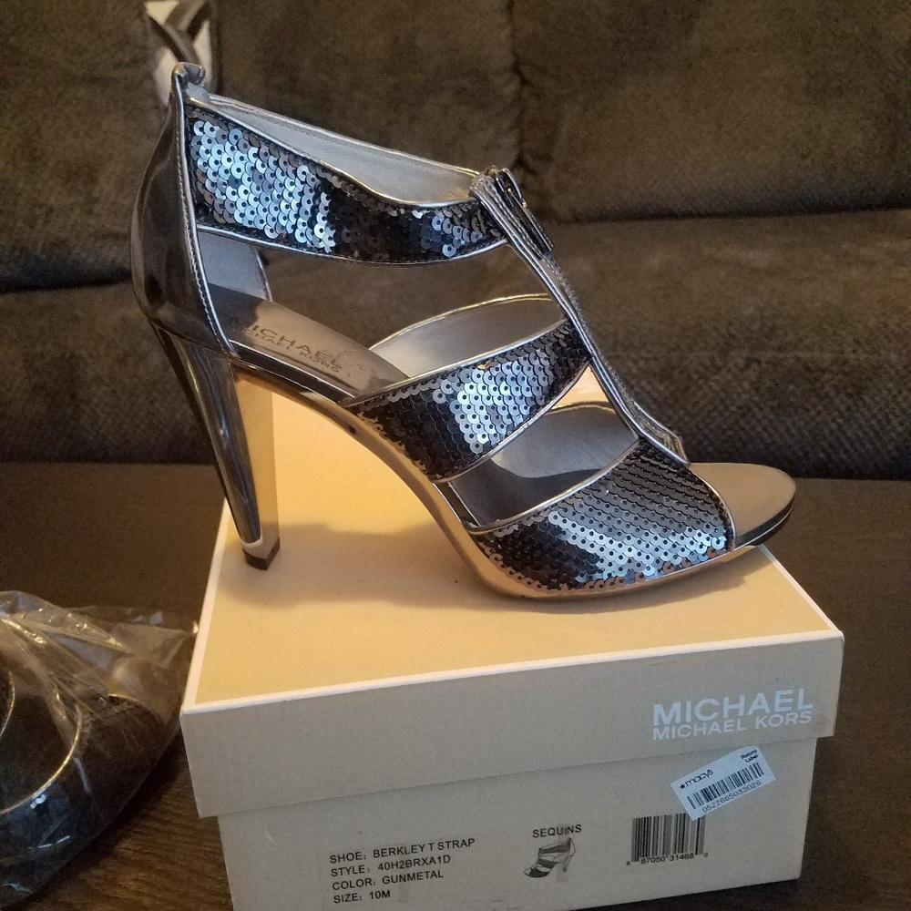 Shoes - Picture 2 of 6